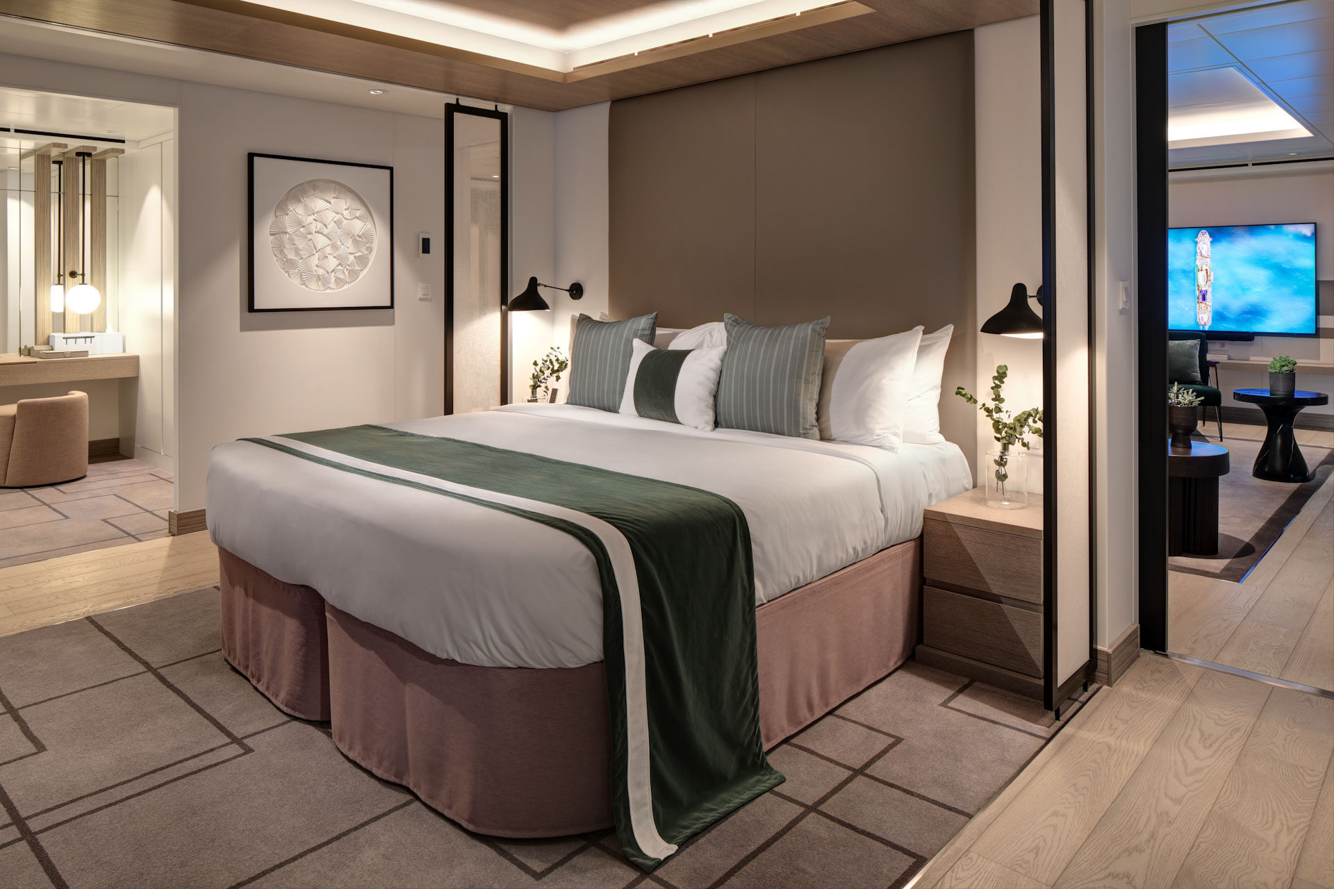 images/Ship photos/Ascent 海極號/3_CEL_AT_Penthouse_Bedroom_edited.jpg